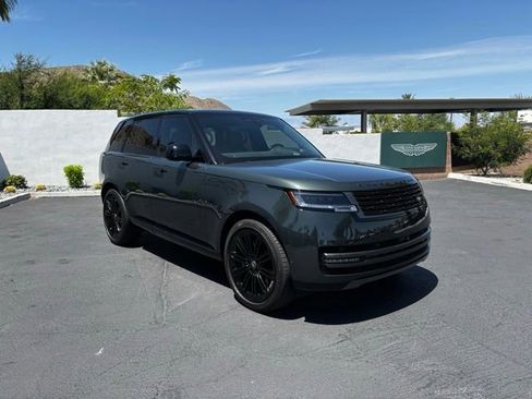 Used 2025 Land Rover Range Rover SE AWD/4WD image 3