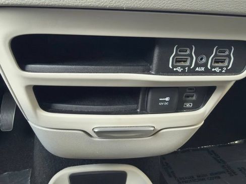 Used 2022 Chrysler Pacifica Touring-L FWD image 35