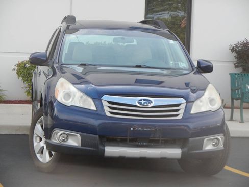 Used 2011 Subaru Outback 2.5i Premium w/ All-Weather Pkg AWD/4WD image 6