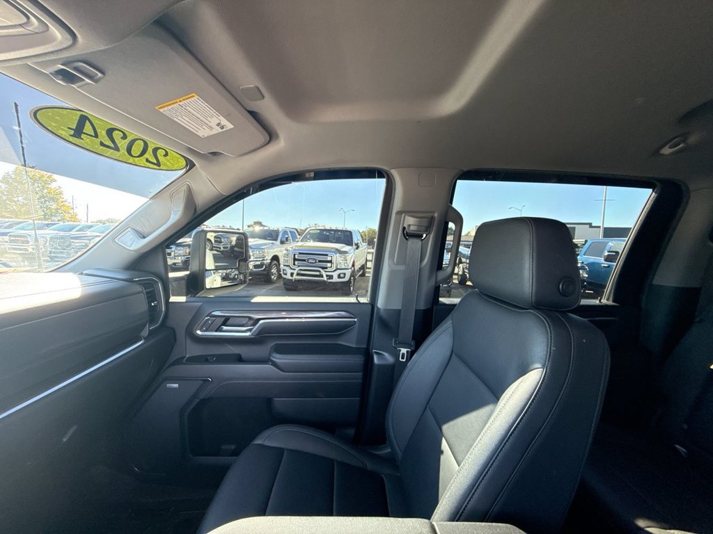Used 2024 Chevrolet Silverado 3500 LTZ w/ LTZ Convenience Package AWD/4WD image 23