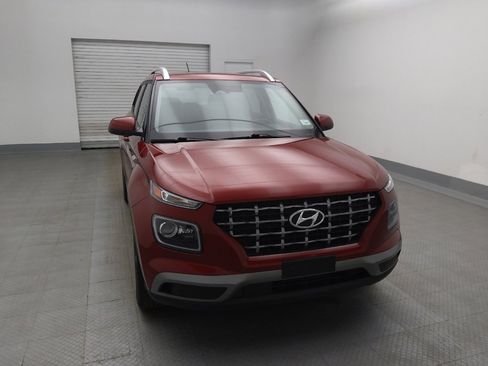 Used 2023 Hyundai Venue Limited w/ Cargo Package image 14