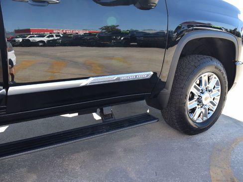 Used 2026 Chevrolet Silverado 3500 High Country w/ High Country Premium Package AWD/4WD image 18