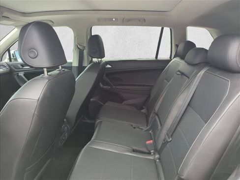 Used 2020 Volkswagen Tiguan SE w/ Panoramic Sunroof Package FWD image 17