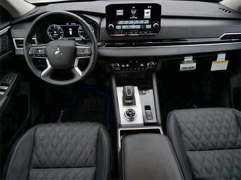 Used 2025 Mitsubishi Outlander SEL image 11
