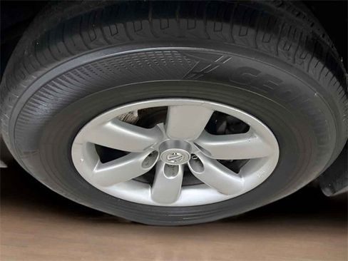 Used 2015 Nissan Titan SV image 9