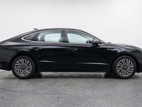 Used 2025 Hyundai Sonata SEL FWD image 11