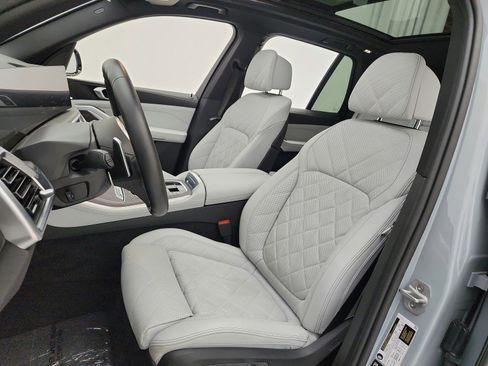 Used 2024 BMW X5 xDrive40i w/ M Sport Package image 10