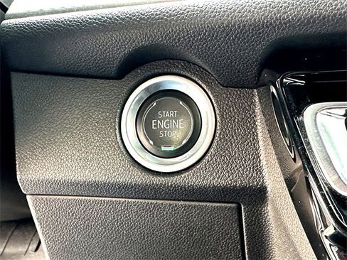 Used 2024 Chevrolet Traverse LT image 17