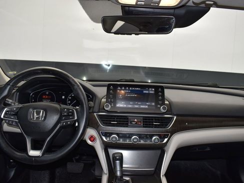Used 2018 Honda Accord Touring image 19