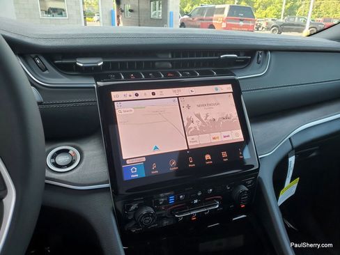 New 2025 Jeep Grand Cherokee Limited w/ Luxury Tech Group II image 32