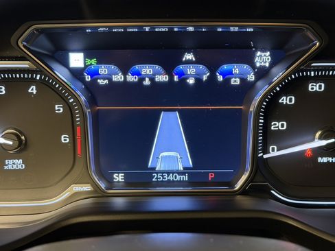 Used 2021 GMC Yukon XL Denali image 15