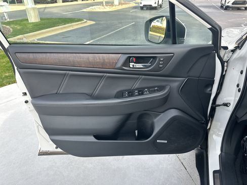 Used 2018 Subaru Outback 2.5i Limited image 14