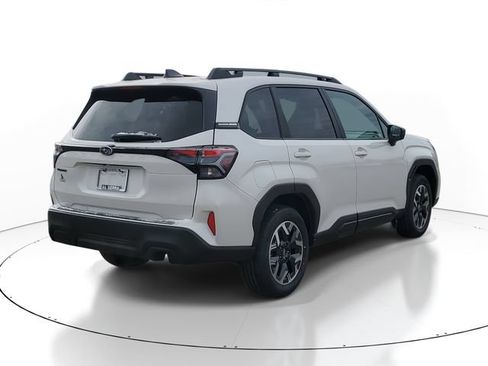 Used 2026 Subaru Forester Premium AWD/4WD image 4
