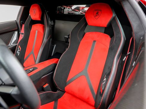 Used 2019 Lamborghini Aventador SVJ AWD/4WD image 4