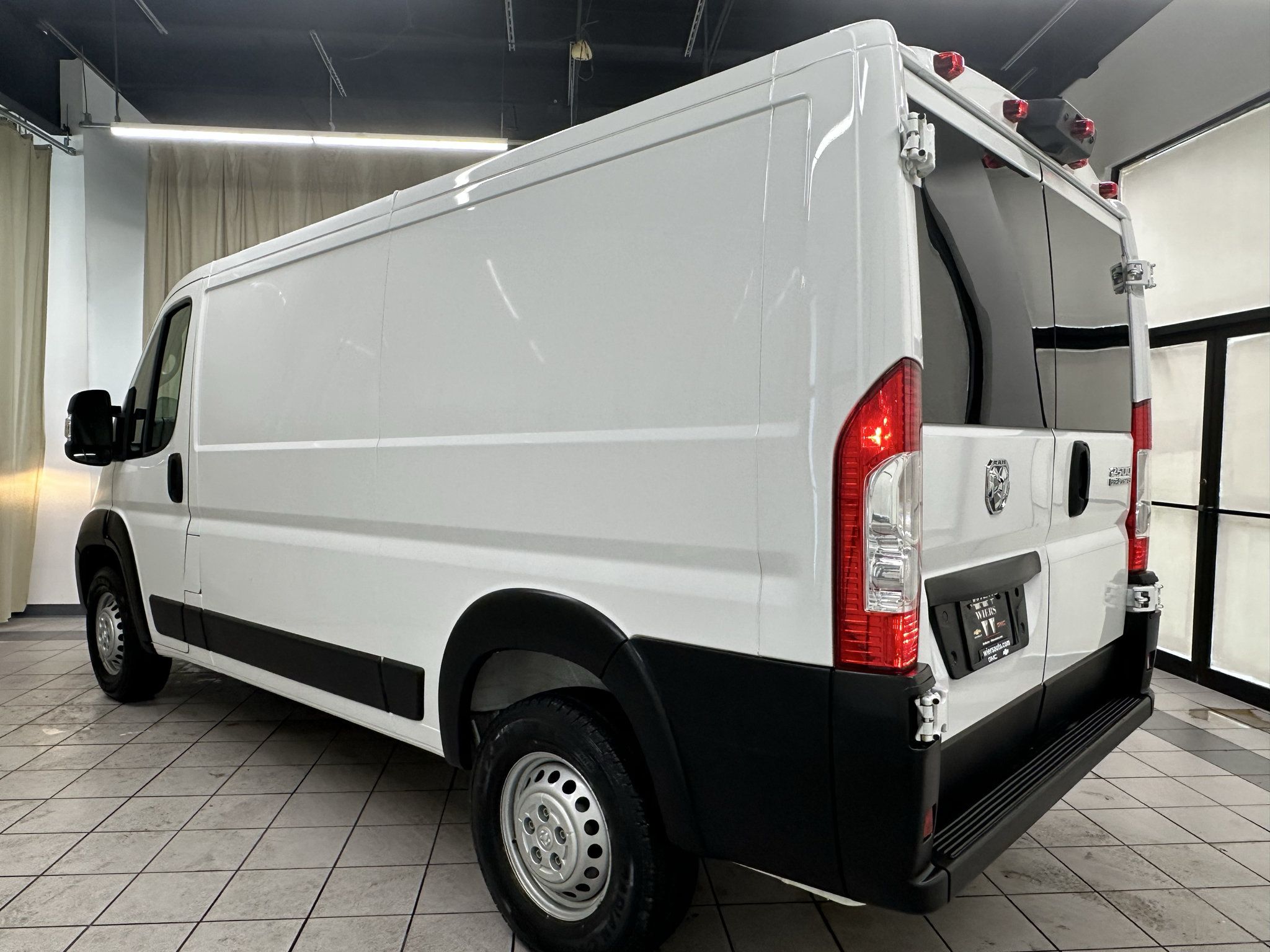 Used 2025 RAM ProMaster 2500 w/ U-Haul Equipment Group FWD image 9