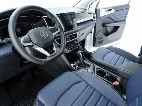 New 2025 Volkswagen Taos SEL image 19