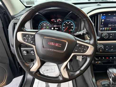 Used 2022 GMC Canyon Denali image 2