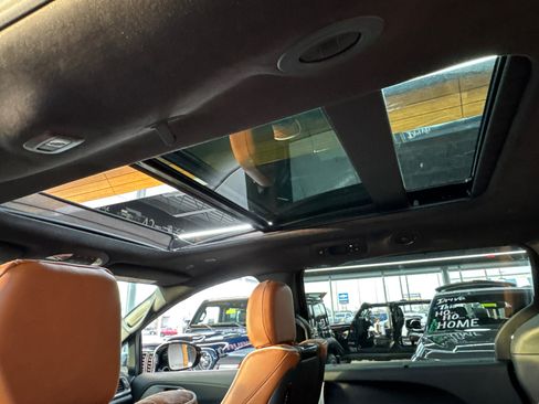 New 2026 Chrysler Pacifica Pinnacle image 5