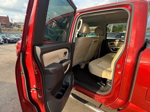 Used 2018 Nissan Titan SV AWD/4WD image 30