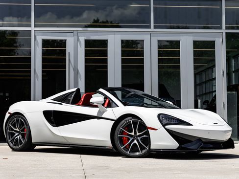 Used 2019 McLaren 570S Spider image 1