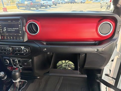 Used 2023 Jeep Gladiator Rubicon w/ Cold Weather Group image 43