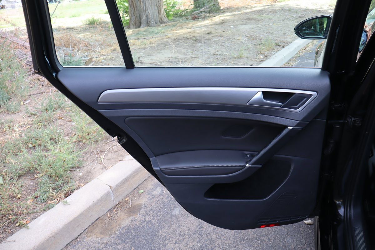 Used 2016 Volkswagen Golf Limited Edition FWD image 24