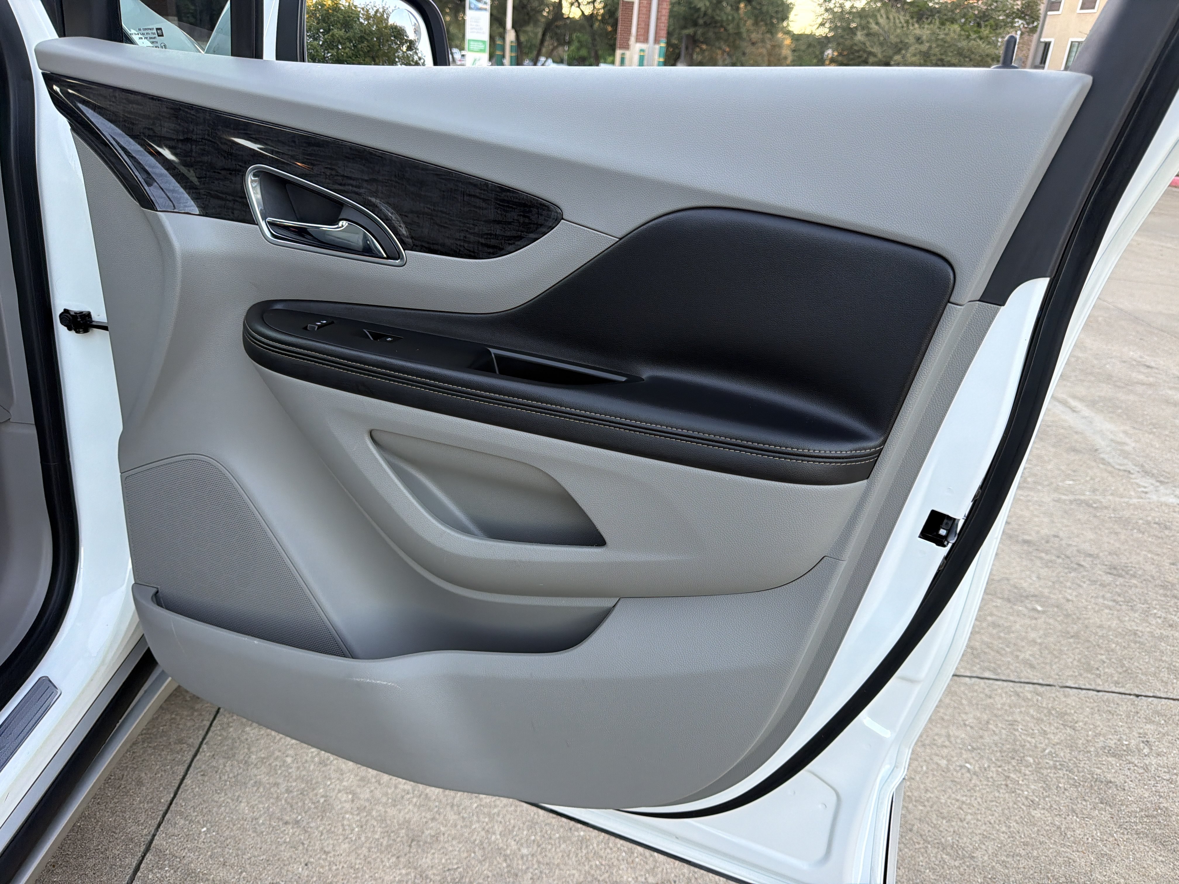 Used 2013 Buick Encore Leather FWD image 9
