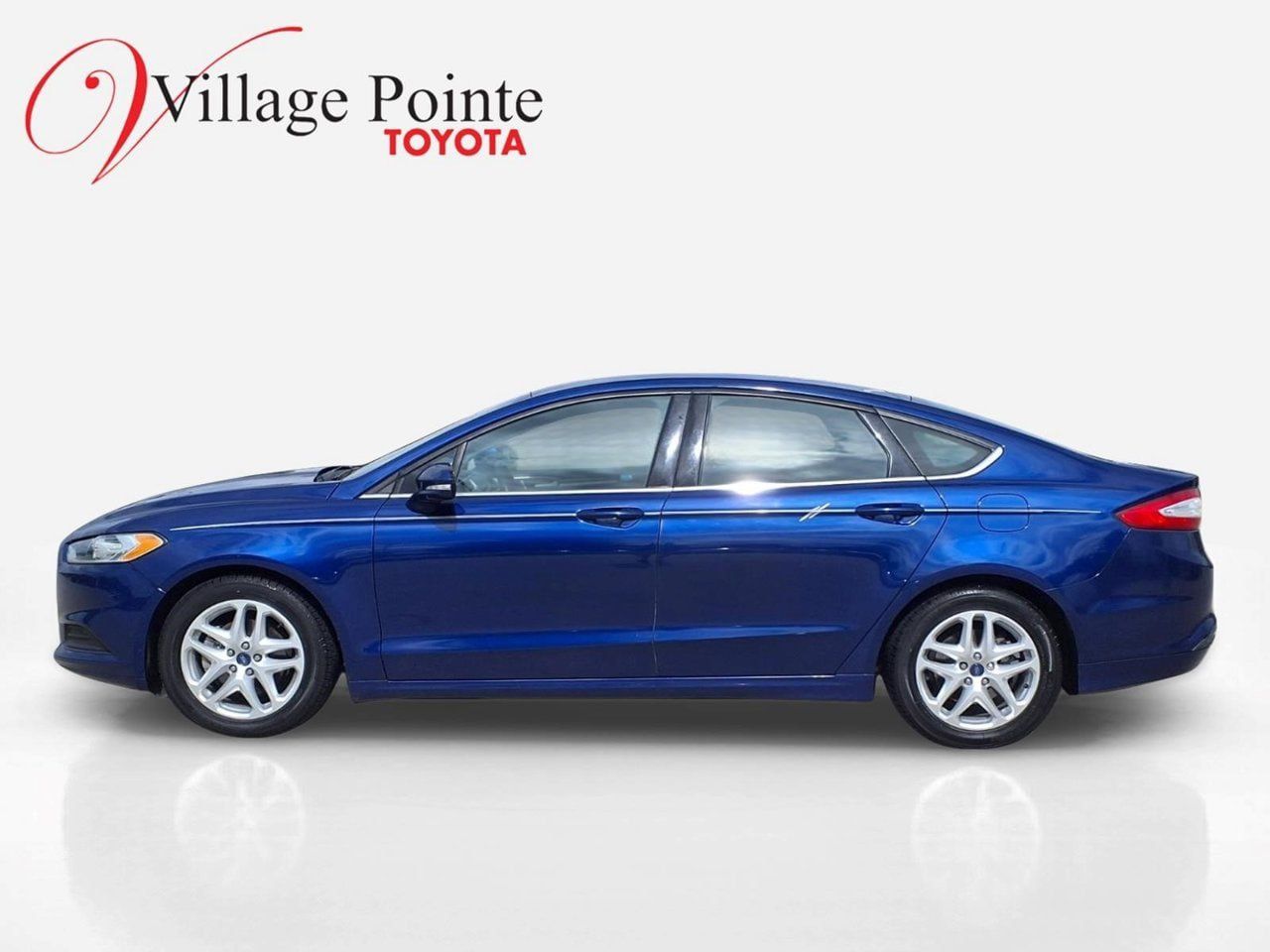 Used 2015 Ford Fusion SE FWD image 2