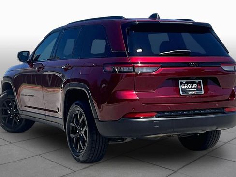 Used 2024 Jeep Grand Cherokee Altitude RWD image 12