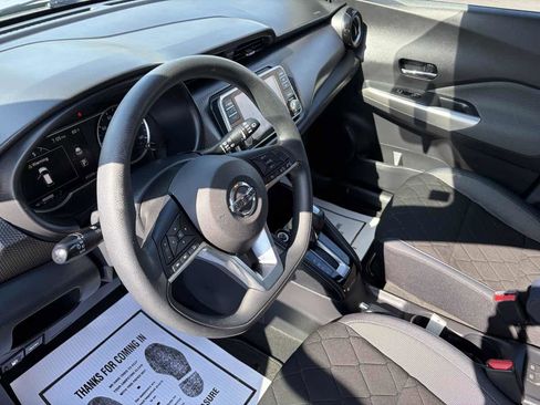 Used 2019 Nissan Kicks FWD image 11