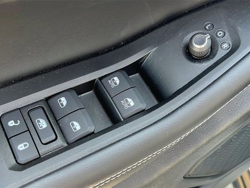 Used 2025 Jeep Grand Cherokee L Altitude image 12