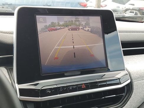 Used 2022 Jeep Compass Latitude FWD image 17