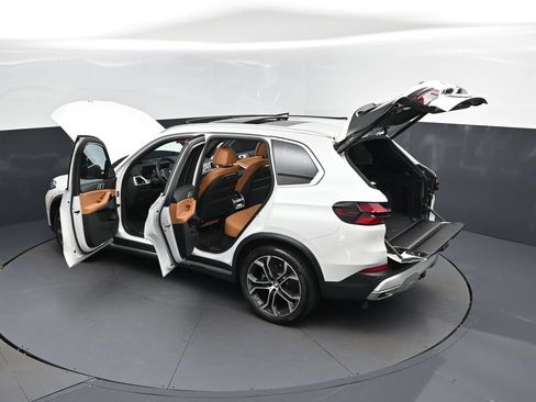 Used 2025 BMW X5 sDrive40i w/ Climate Comfort Package RWD image 47