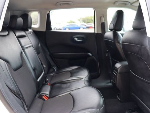 Used 2019 Jeep Compass Latitude FWD image 27