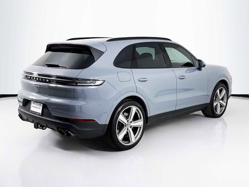 Certified 2025 Porsche Cayenne image 9