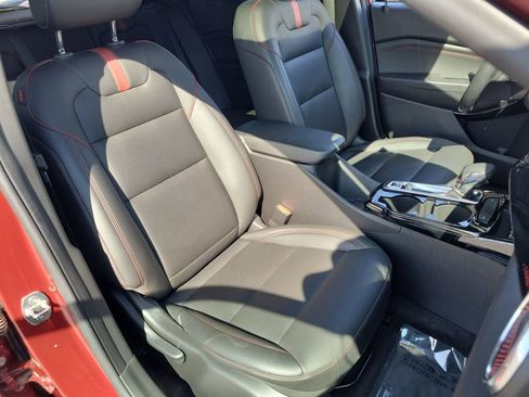 Used 2024 Chevrolet Trax RS w/ Sunroof Package image 21