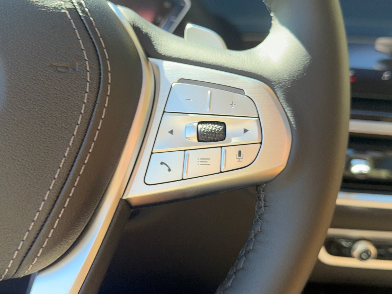 Used 2027 BMW X7 xDrive40i AWD/4WD image 30