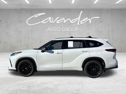 Used 2024 Toyota Highlander XSE FWD image 16