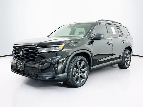 Used 2025 Honda Pilot Sport image 3