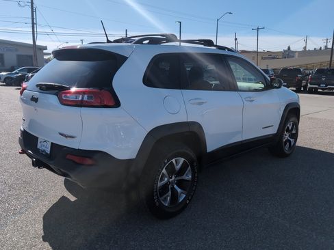Used 2017 Jeep Cherokee Trailhawk AWD/4WD image 6