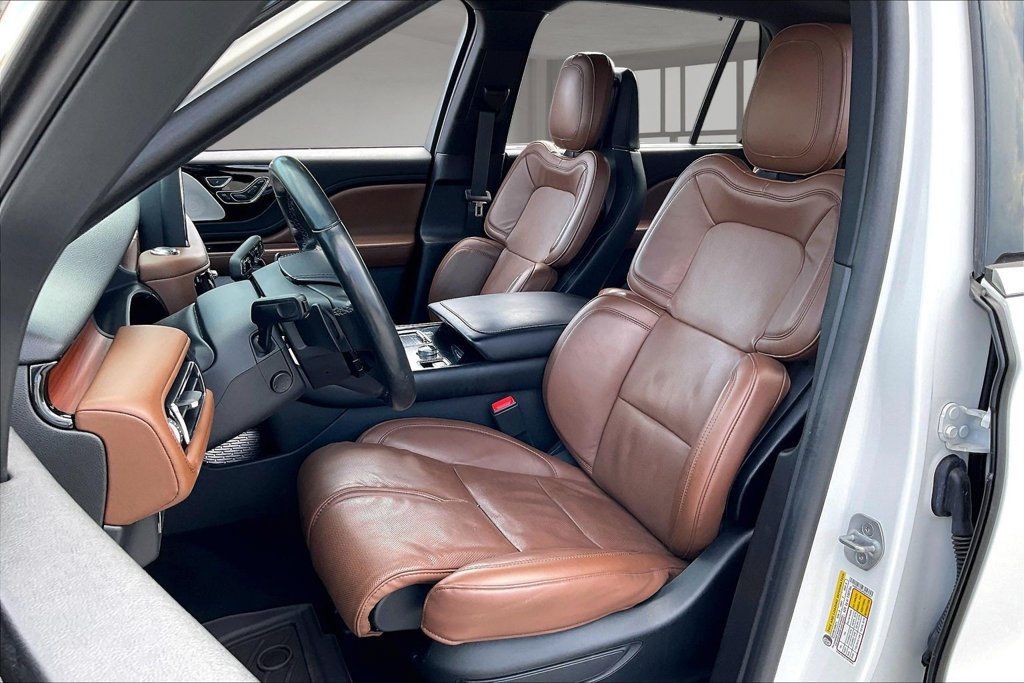Used 2023 Lincoln Aviator Reserve w/ Equipment Group 201A AWD/4WD image 19