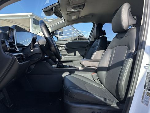 Certified 2024 Kia Sportage EX FWD image 13