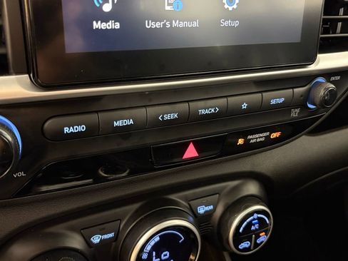 Used 2025 Hyundai Venue SEL FWD image 31