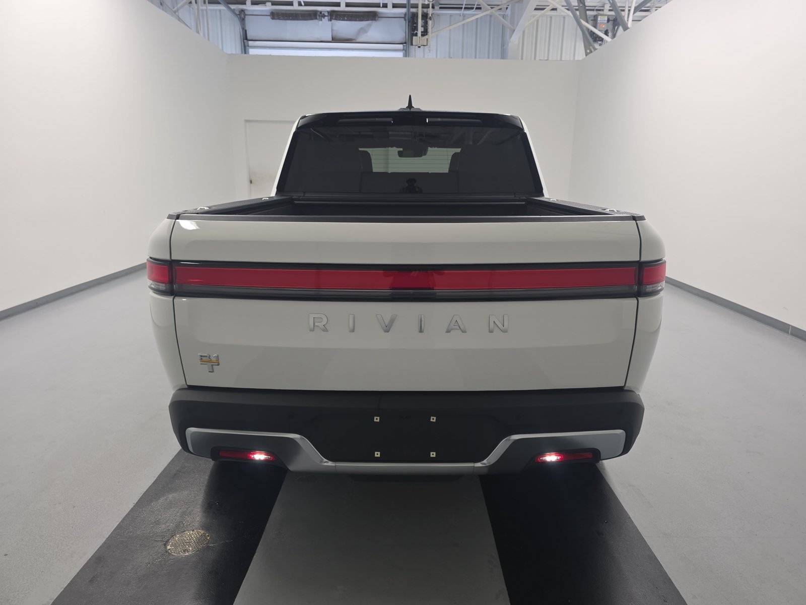 Used 2022 Rivian R1T Adventure AWD/4WD image 4