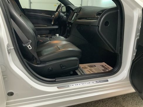 Used 2019 Chrysler 300 S w/ 300S Premium Group 2 image 21