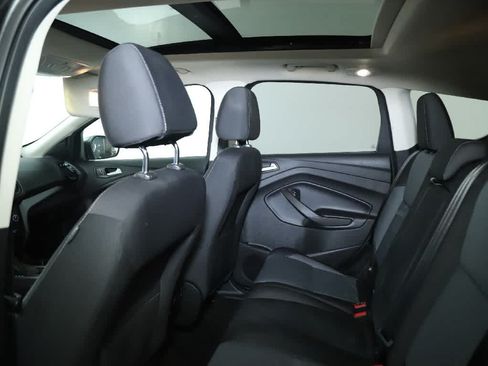 Used 2017 Ford Escape SE w/ Equipment Group 201A FWD image 15