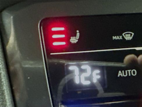 Used 2022 Volkswagen Tiguan SE image 20