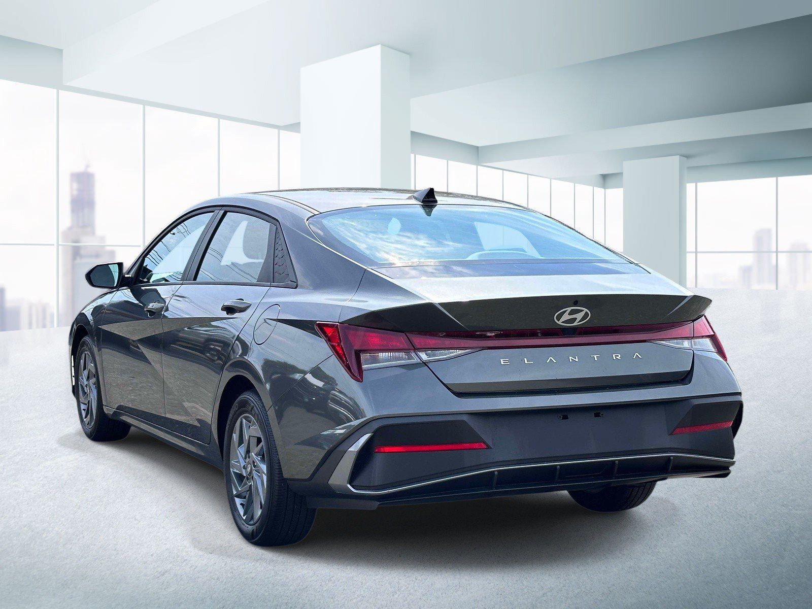 Used 2024 Hyundai Elantra SEL FWD image 3