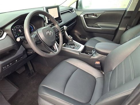 Used 2023 Toyota RAV4 XLE Premium image 12