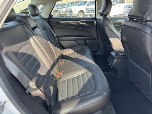 Used 2015 Ford Fusion SE w/ Equipment Group 502A image 18